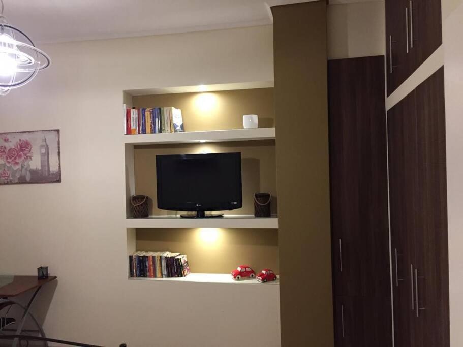 Home In The Heart Of City เอเธนส์ ภายนอก รูปภาพ